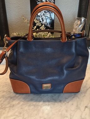 EUC Dooney & Bourke Navy and Brown Pebbled Leather Tote Shoulder Bag
